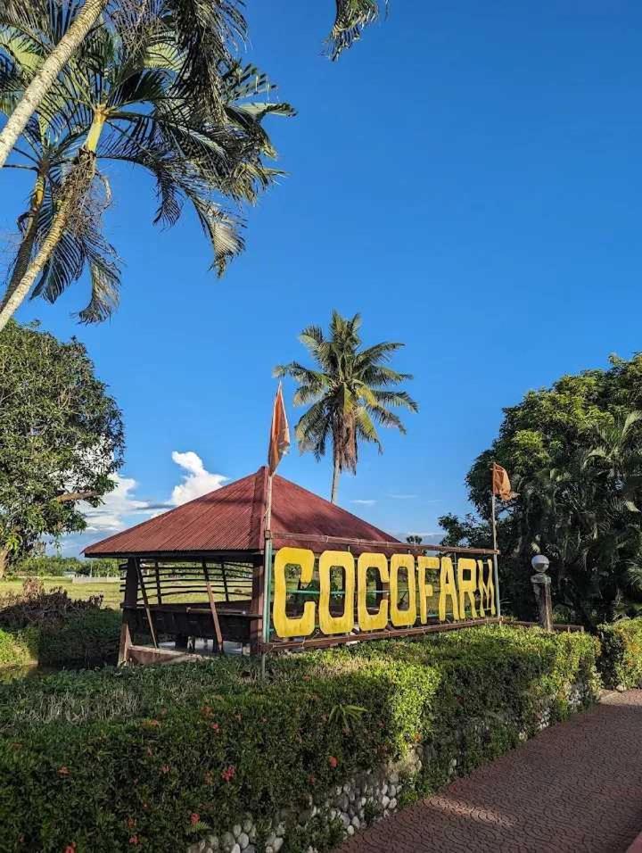ホテル Pantropi-Coco Farm Calapan エクステリア 写真